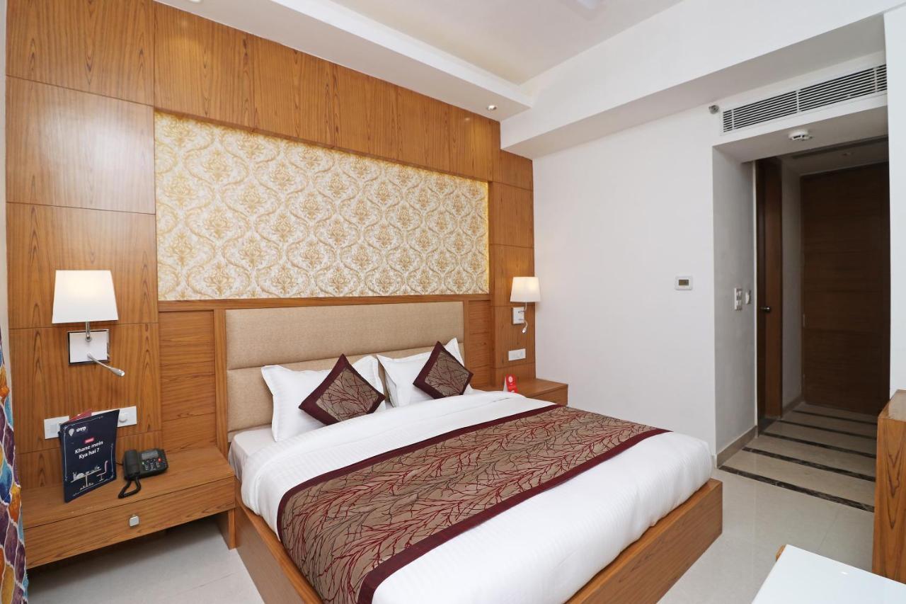 Capital O Hotel Star Inn Near Chhatarpur Metro Station Нью-Дели Экстерьер фото